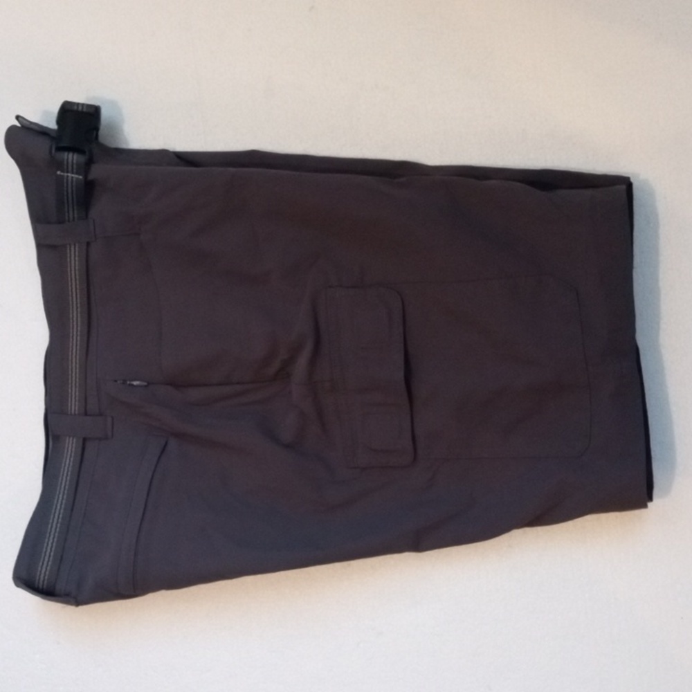 Orvis Men's Charcoal Cargo Shorts NWOT